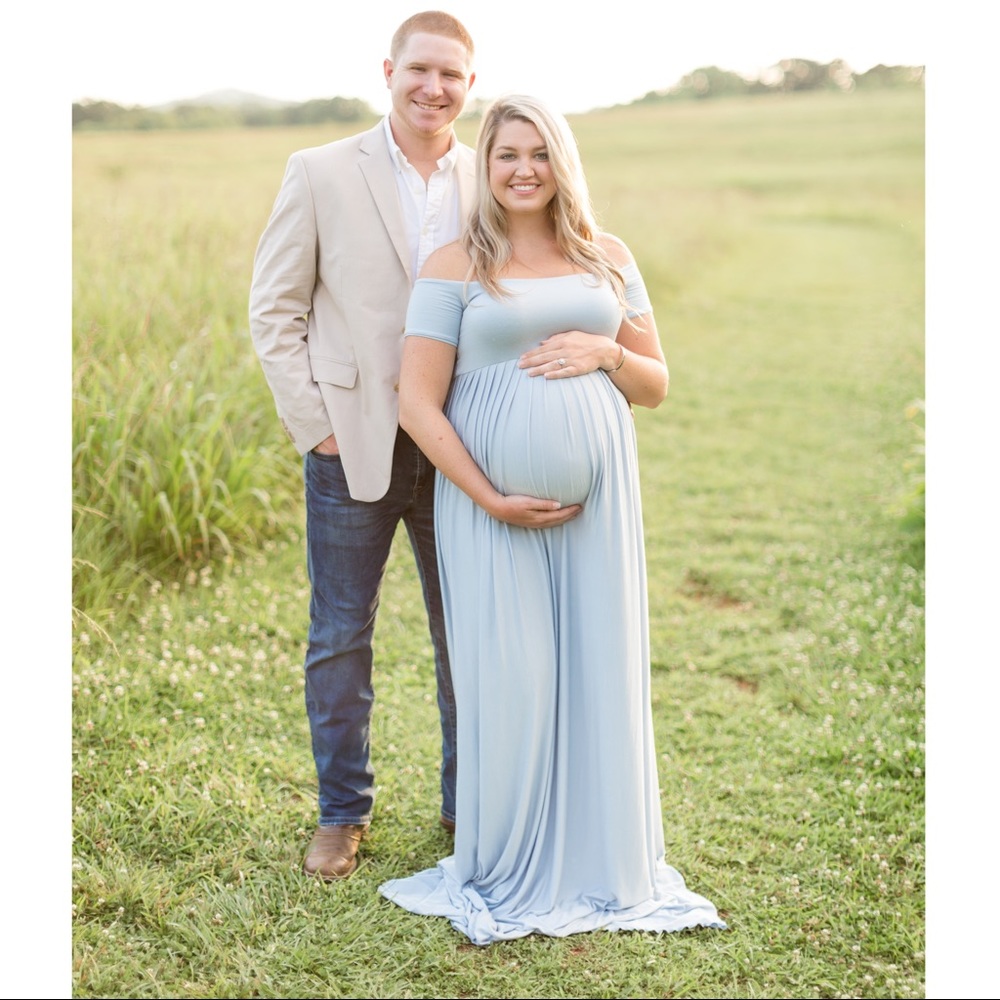 Short-Sleeve Maternity Gown for Photoshoot